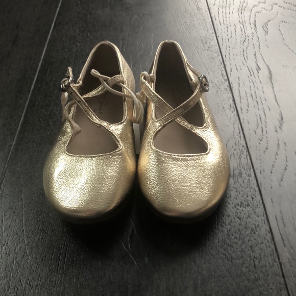 💛HP 7/29💛Zara gold color girl’s flats. - Picture 3 of 8